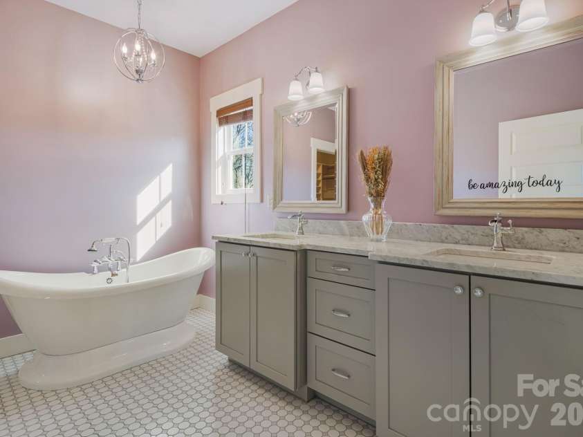 5 Magnolia Farms Drive, Asheville, NC 28806.  MLS# CAR4342638, YatesRealty ID 3682. 