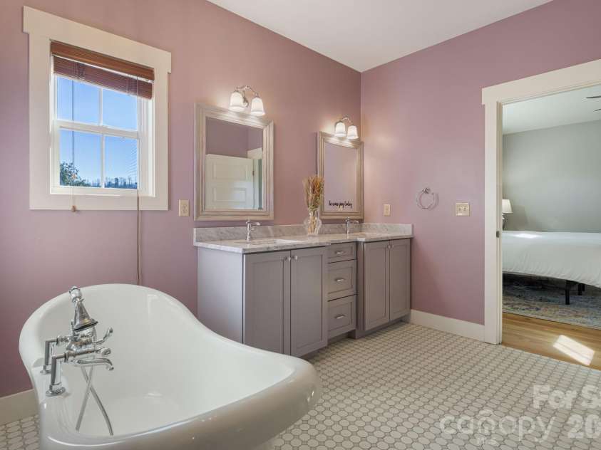 5 Magnolia Farms Drive, Asheville, NC 28806.  MLS# CAR4342638, YatesRealty ID 3682. 