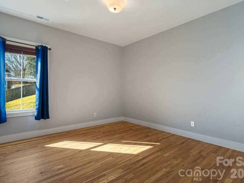 5 Magnolia Farms Drive, Asheville, NC 28806.  MLS# CAR4342638, YatesRealty ID 3682. 