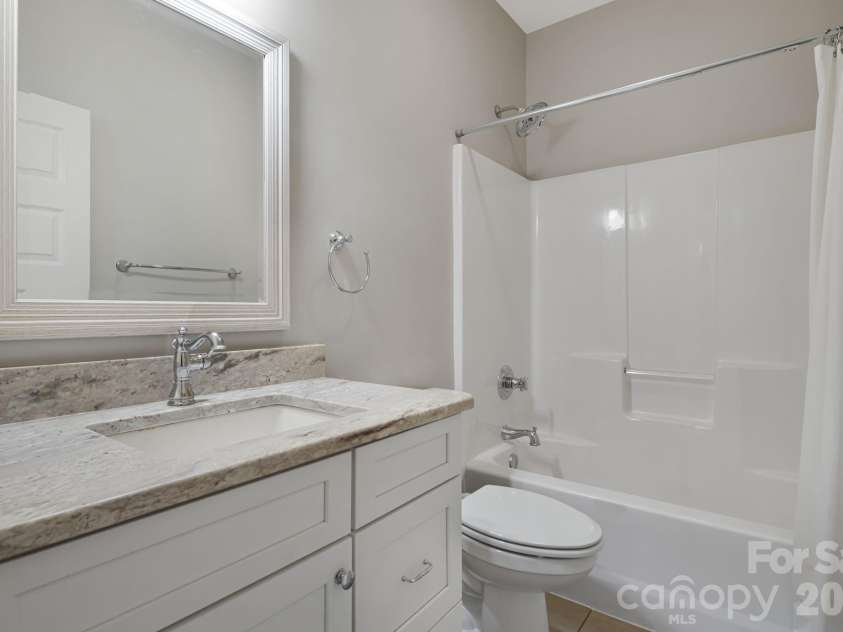 5 Magnolia Farms Drive, Asheville, NC 28806.  MLS# CAR4342638, YatesRealty ID 3682. 