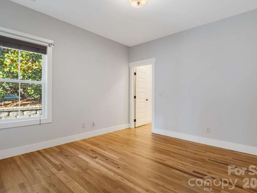 5 Magnolia Farms Drive, Asheville, NC 28806.  MLS# CAR4342638, YatesRealty ID 3682. 