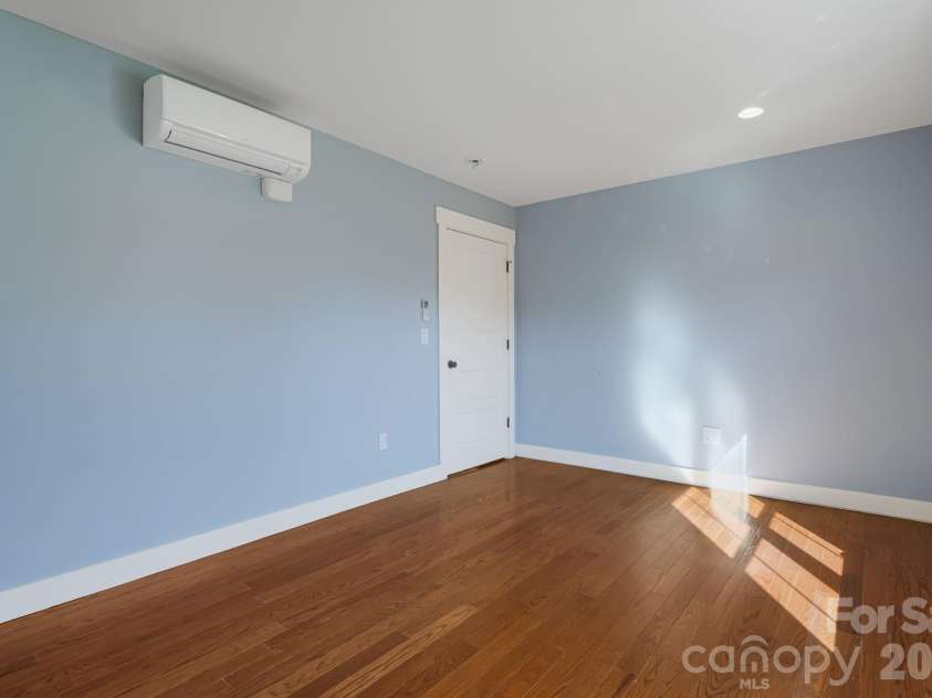 5 Magnolia Farms Drive, Asheville, NC 28806.  MLS# CAR4342638, YatesRealty ID 3682. 