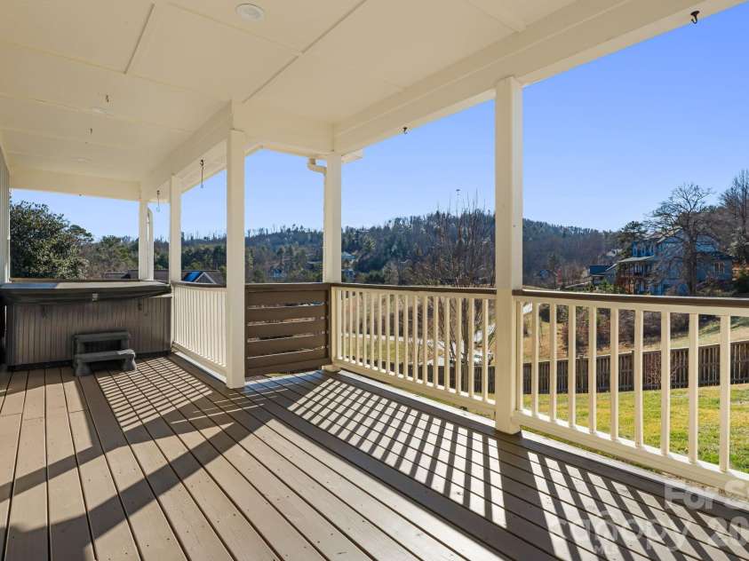 5 Magnolia Farms Drive, Asheville, NC 28806.  MLS# CAR4342638, YatesRealty ID 3682. 