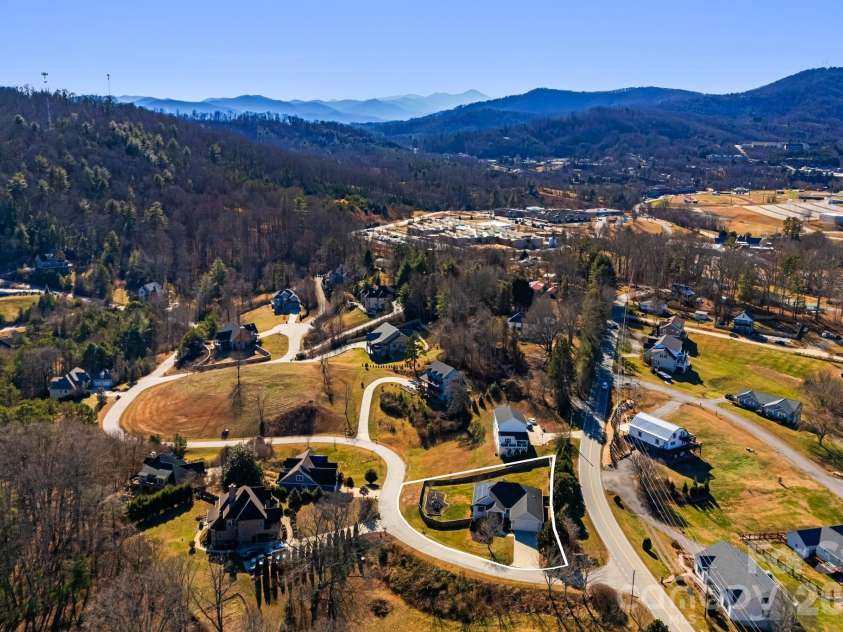 5 Magnolia Farms Drive, Asheville, NC 28806.  MLS# CAR4342638, YatesRealty ID 3682. 