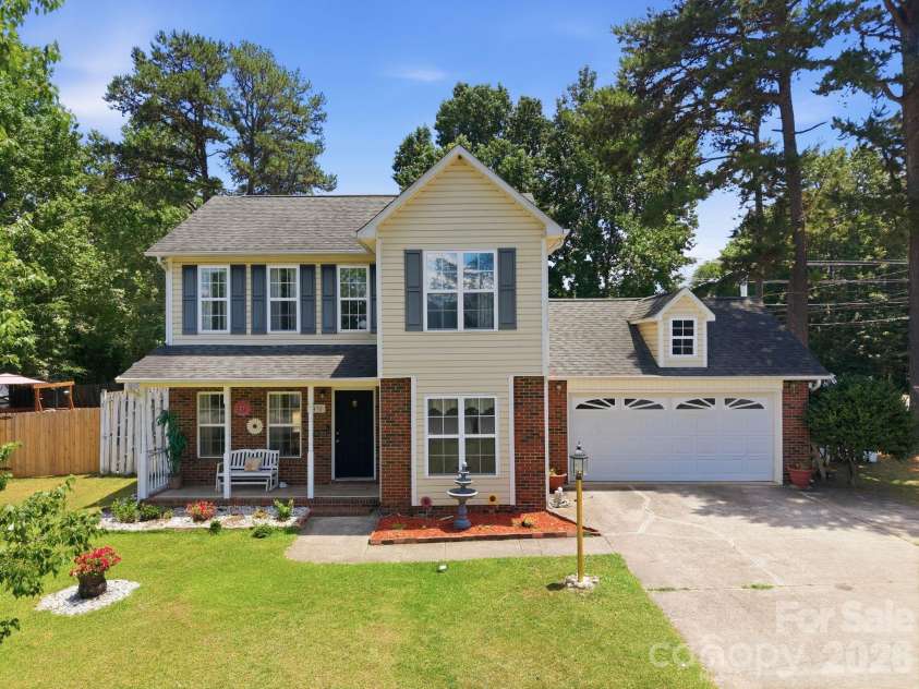 2498 Hawk Ridge Drive, Gastonia, NC 28056.  MLS# CAR4394789, YatesRealty ID 36820. 