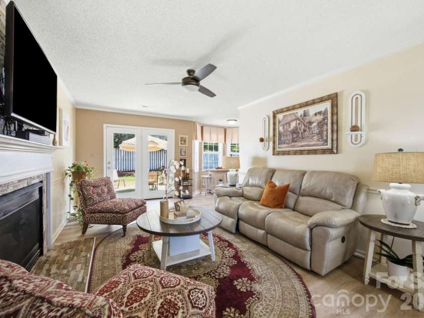 2498 Hawk Ridge Drive, Gastonia, NC 28056.  MLS# CAR4394789, YatesRealty ID 36820. 
