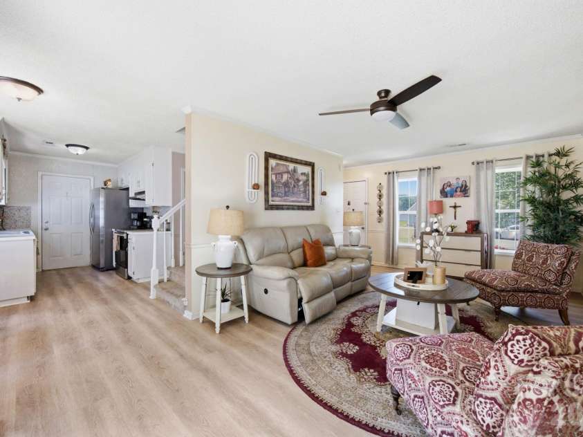 2498 Hawk Ridge Drive, Gastonia, NC 28056.  MLS# CAR4394789, YatesRealty ID 36820. 