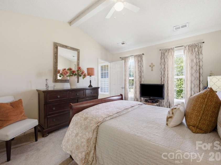 2498 Hawk Ridge Drive, Gastonia, NC 28056.  MLS# CAR4394789, YatesRealty ID 36820. 