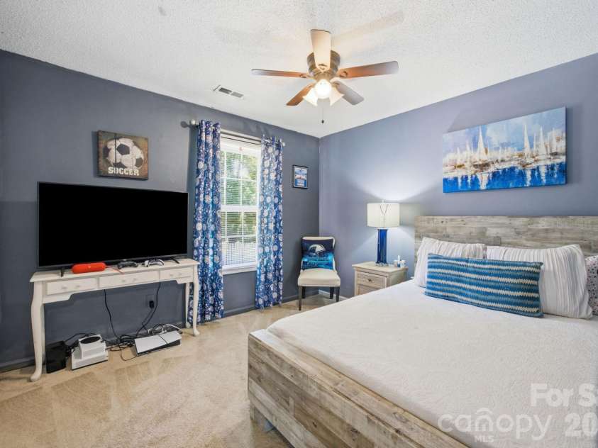 2498 Hawk Ridge Drive, Gastonia, NC 28056.  MLS# CAR4394789, YatesRealty ID 36820. 