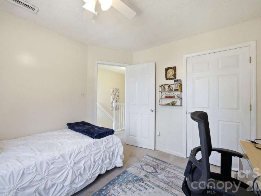 2498 Hawk Ridge Drive, Gastonia, NC 28056.  MLS# CAR4394789, YatesRealty ID 36820. 