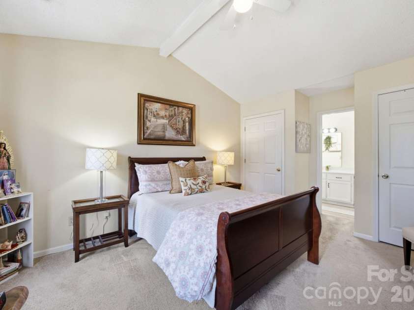 2498 Hawk Ridge Drive, Gastonia, NC 28056.  MLS# CAR4394789, YatesRealty ID 36820. 