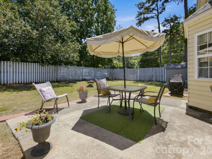 2498 Hawk Ridge Drive, Gastonia, NC 28056.  MLS# CAR4394789, YatesRealty ID 36820. 