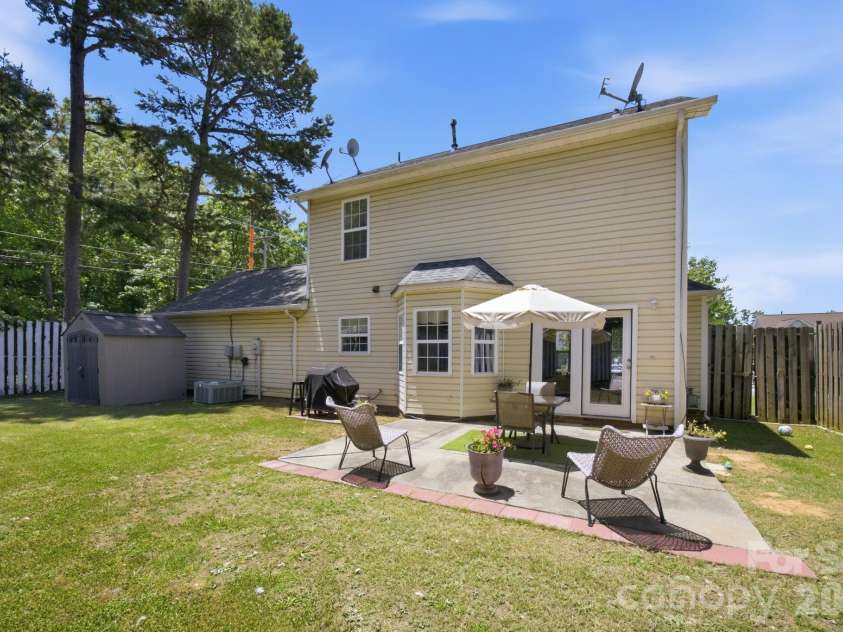 2498 Hawk Ridge Drive, Gastonia, NC 28056.  MLS# CAR4394789, YatesRealty ID 36820. 