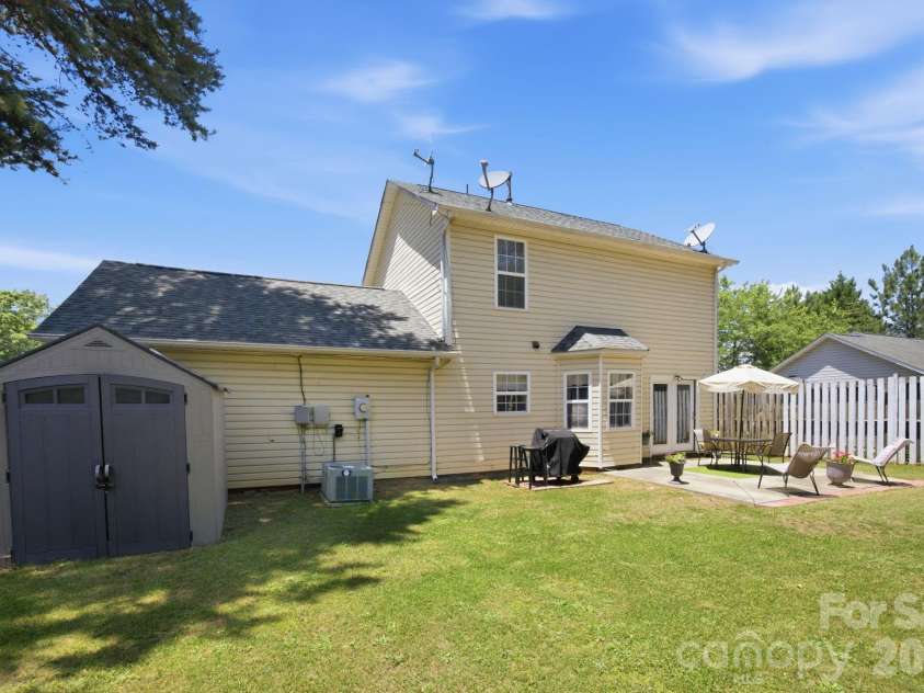 2498 Hawk Ridge Drive, Gastonia, NC 28056.  MLS# CAR4394789, YatesRealty ID 36820. 