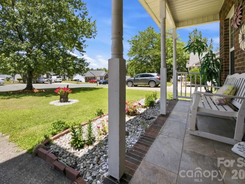 2498 Hawk Ridge Drive, Gastonia, NC 28056.  MLS# CAR4394789, YatesRealty ID 36820. 