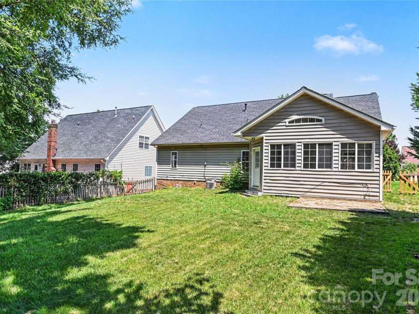 10508 Hellebore Road, Charlotte, NC 28213.  MLS# CAR4393296, YatesRealty ID 36822. 
