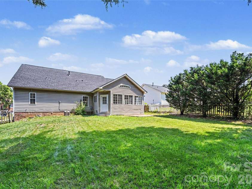 10508 Hellebore Road, Charlotte, NC 28213.  MLS# CAR4393296, YatesRealty ID 36822. 