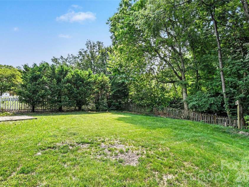 10508 Hellebore Road, Charlotte, NC 28213.  MLS# CAR4393296, YatesRealty ID 36822. 