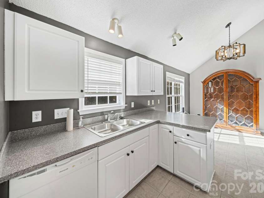 563 Menzies Drive, Rock Hill, SC 29730.  MLS# CAR4403217, YatesRealty ID 36823. 