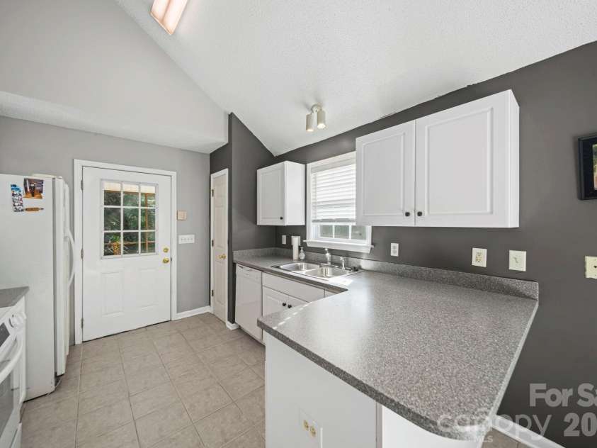 563 Menzies Drive, Rock Hill, SC 29730.  MLS# CAR4403217, YatesRealty ID 36823. 