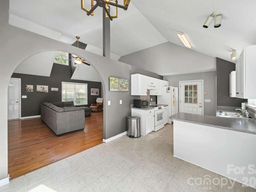 563 Menzies Drive, Rock Hill, SC 29730.  MLS# CAR4403217, YatesRealty ID 36823. 