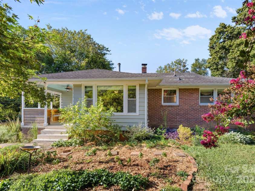 1638 Academy Street, Charlotte, NC 28205.  MLS# CAR4302718, YatesRealty ID 36825. 