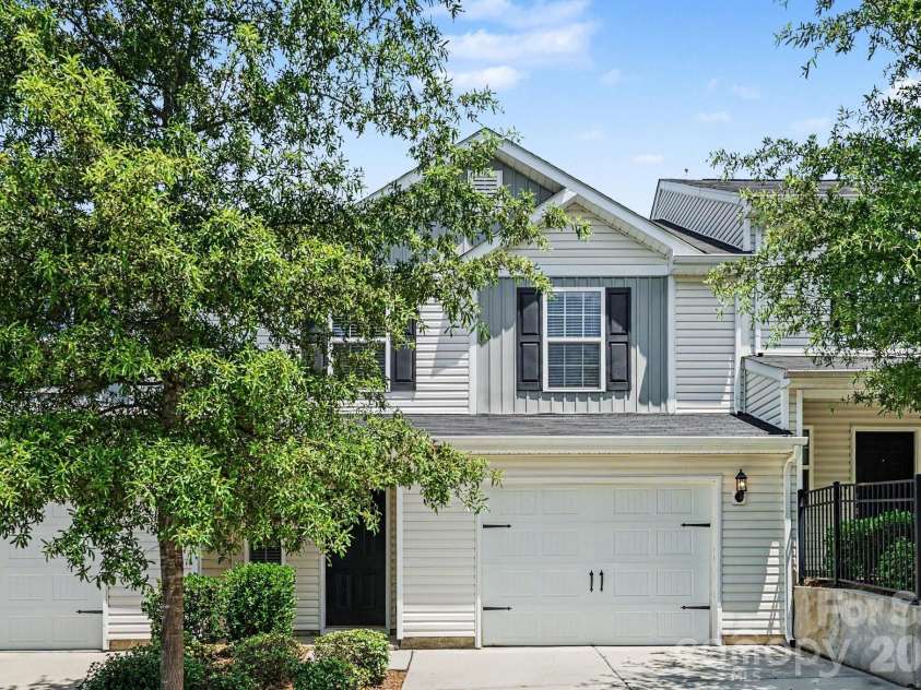 2240 Latimer Lane, Charlotte, NC 28214.  MLS# CAR4400706, YatesRealty ID 36825. 