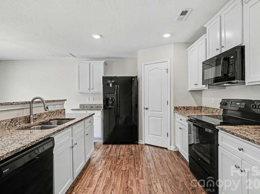 2240 Latimer Lane, Charlotte, NC 28214.  MLS# CAR4400706, YatesRealty ID 36825. 
