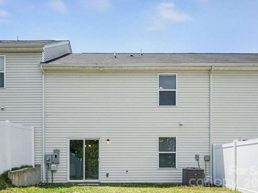 2240 Latimer Lane, Charlotte, NC 28214.  MLS# CAR4400706, YatesRealty ID 36825. 