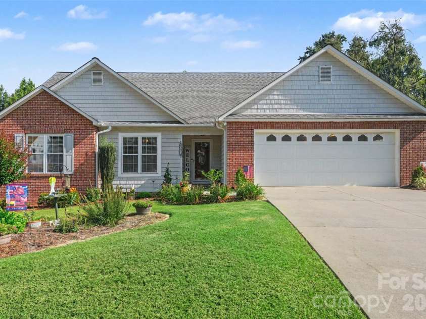 563 Marigold Drive, Kannapolis, NC 28083.  MLS# CAR4401895, YatesRealty ID 36828. Front of Home