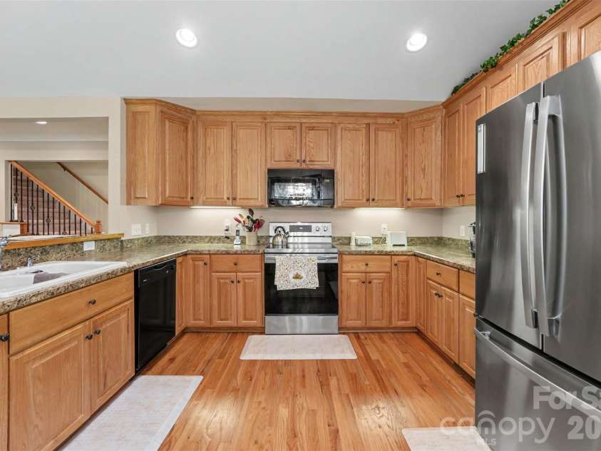 563 Marigold Drive, Kannapolis, NC 28083.  MLS# CAR4401895, YatesRealty ID 36828. Kitchen