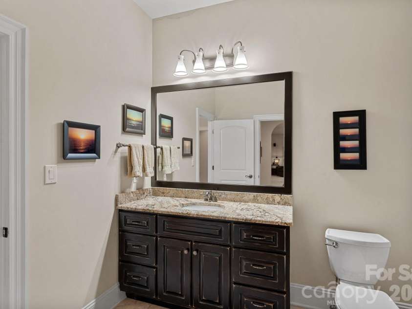 8056 Windsong Road, Denver, NC 28037.  MLS# CAR4338540, YatesRealty ID 3683. En-suite for guest bedroom #4.