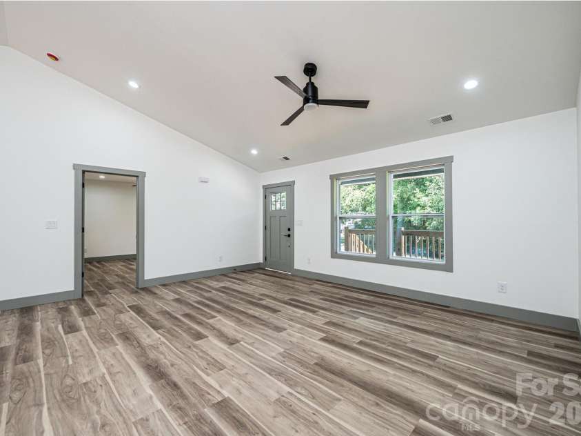 2047 Bailey Drive, Hickory, NC 28601.  MLS# CAR4398528, YatesRealty ID 36830. 