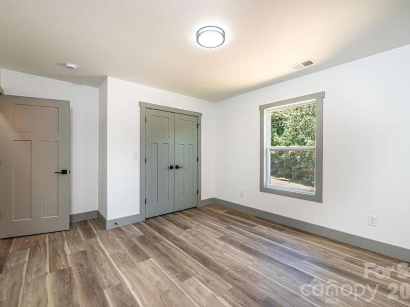 2047 Bailey Drive, Hickory, NC 28601.  MLS# CAR4398528, YatesRealty ID 36830. 