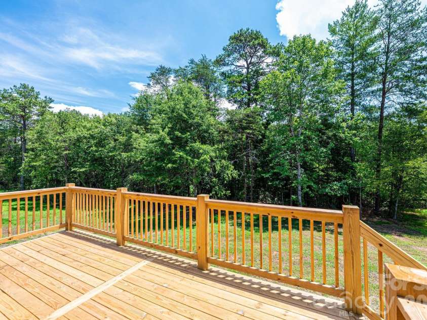 2047 Bailey Drive, Hickory, NC 28601.  MLS# CAR4398528, YatesRealty ID 36830. 