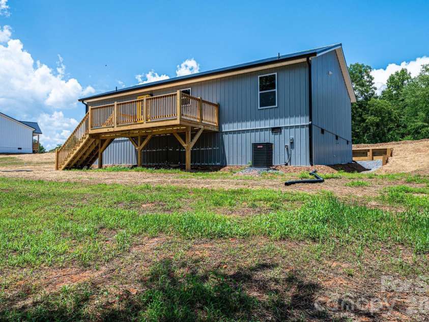 2047 Bailey Drive, Hickory, NC 28601.  MLS# CAR4398528, YatesRealty ID 36830. 
