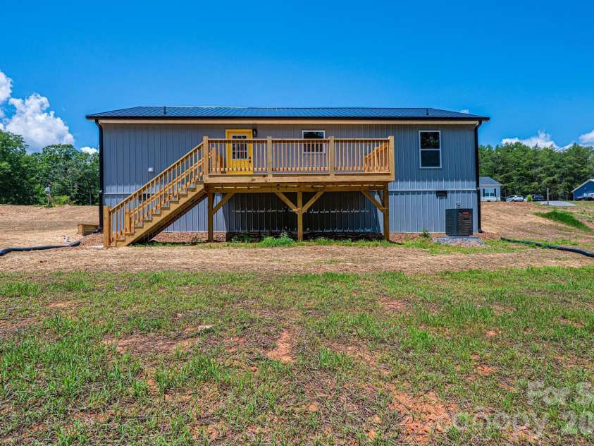 2047 Bailey Drive, Hickory, NC 28601.  MLS# CAR4398528, YatesRealty ID 36830. 