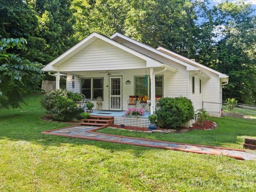 9130 Double Island Road, Green Mountain, NC 28740.  MLS# CAR4400498, YatesRealty ID 36831. 