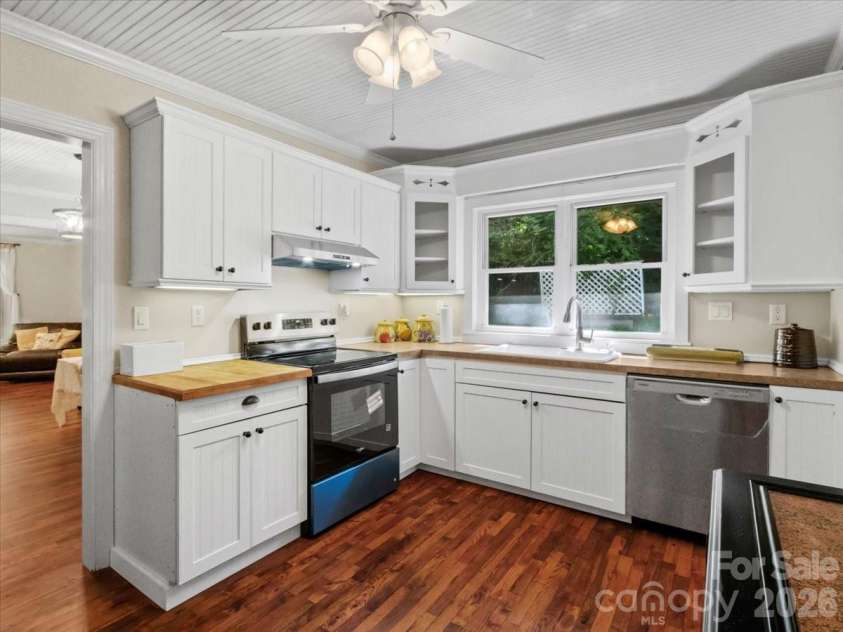 9130 Double Island Road, Green Mountain, NC 28740.  MLS# CAR4400498, YatesRealty ID 36831. 
