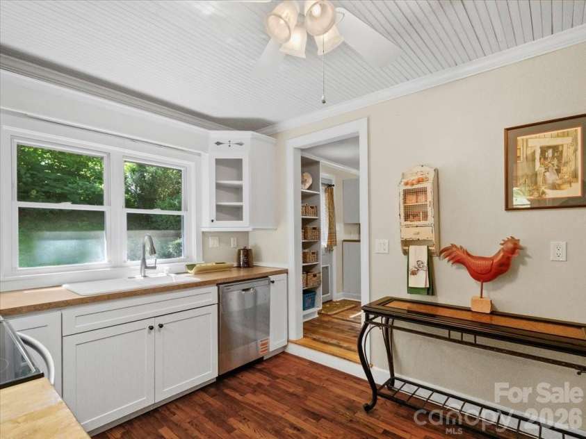 9130 Double Island Road, Green Mountain, NC 28740.  MLS# CAR4400498, YatesRealty ID 36831. 