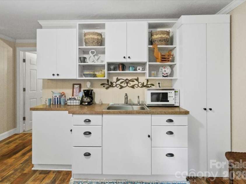 9130 Double Island Road, Green Mountain, NC 28740.  MLS# CAR4400498, YatesRealty ID 36831. 
