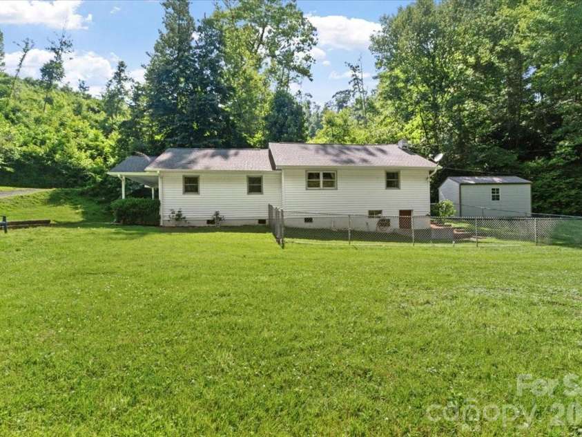 9130 Double Island Road, Green Mountain, NC 28740.  MLS# CAR4400498, YatesRealty ID 36831. 