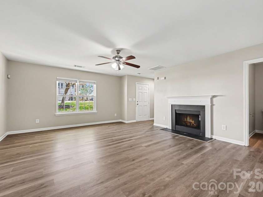 8621 Berrybrook Lane, Charlotte, NC 28269.  MLS# CAR4392786, YatesRealty ID 36832. 
