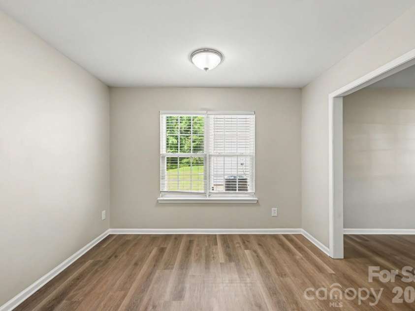 8621 Berrybrook Lane, Charlotte, NC 28269.  MLS# CAR4392786, YatesRealty ID 36832. 