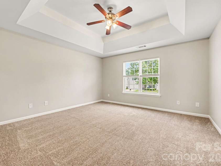 8621 Berrybrook Lane, Charlotte, NC 28269.  MLS# CAR4392786, YatesRealty ID 36832. 