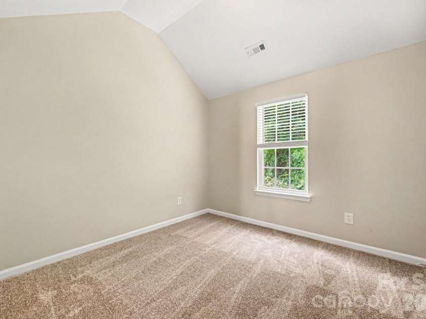 8621 Berrybrook Lane, Charlotte, NC 28269.  MLS# CAR4392786, YatesRealty ID 36832. 