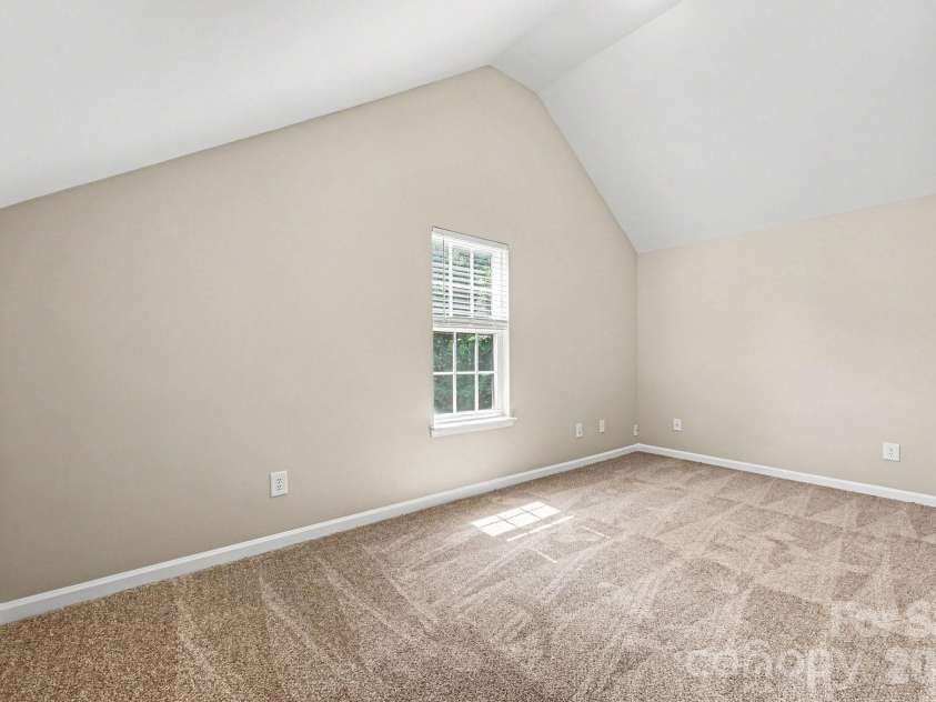 8621 Berrybrook Lane, Charlotte, NC 28269.  MLS# CAR4392786, YatesRealty ID 36832. 