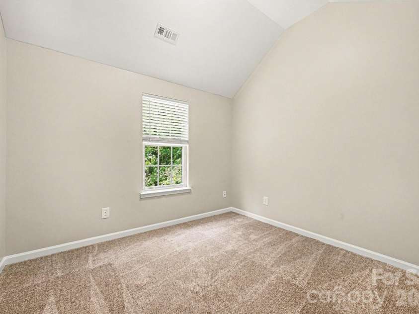 8621 Berrybrook Lane, Charlotte, NC 28269.  MLS# CAR4392786, YatesRealty ID 36832. 