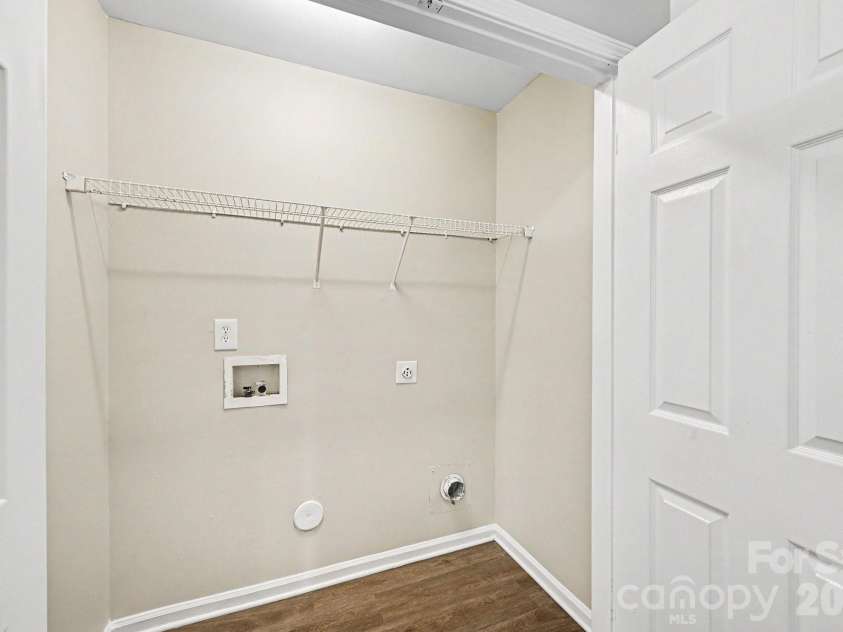 8621 Berrybrook Lane, Charlotte, NC 28269.  MLS# CAR4392786, YatesRealty ID 36832. 