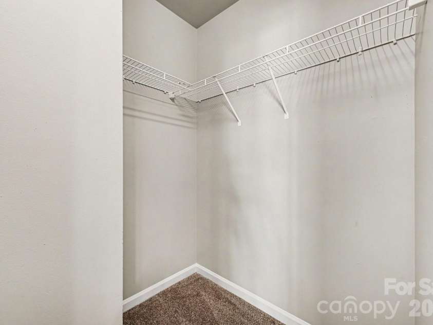 8621 Berrybrook Lane, Charlotte, NC 28269.  MLS# CAR4392786, YatesRealty ID 36832. 